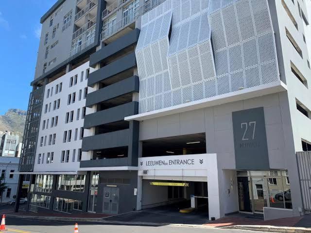 1 Bed With Balcony & Pool Thesentinel * Cape Town
