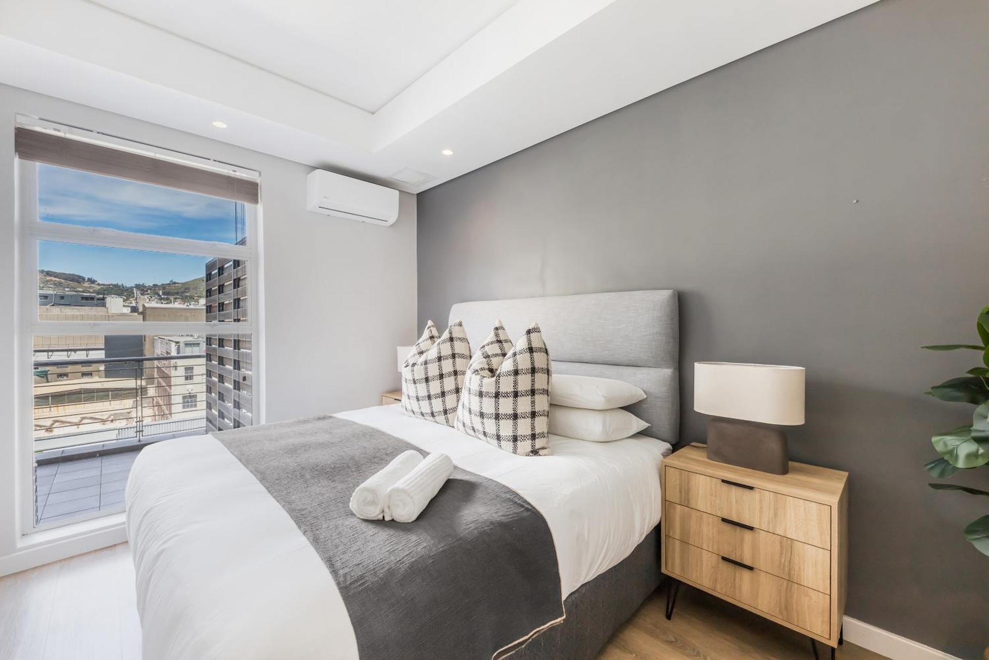 1 Bed With Balcony & Pool Thesentinel Apartment