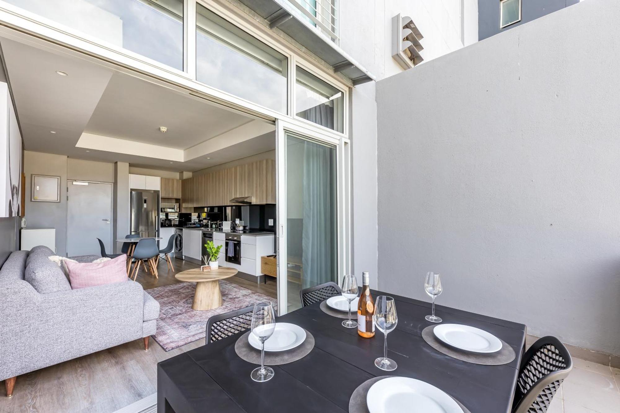 1 Bed With Balcony & Pool Thesentinel Cape Town