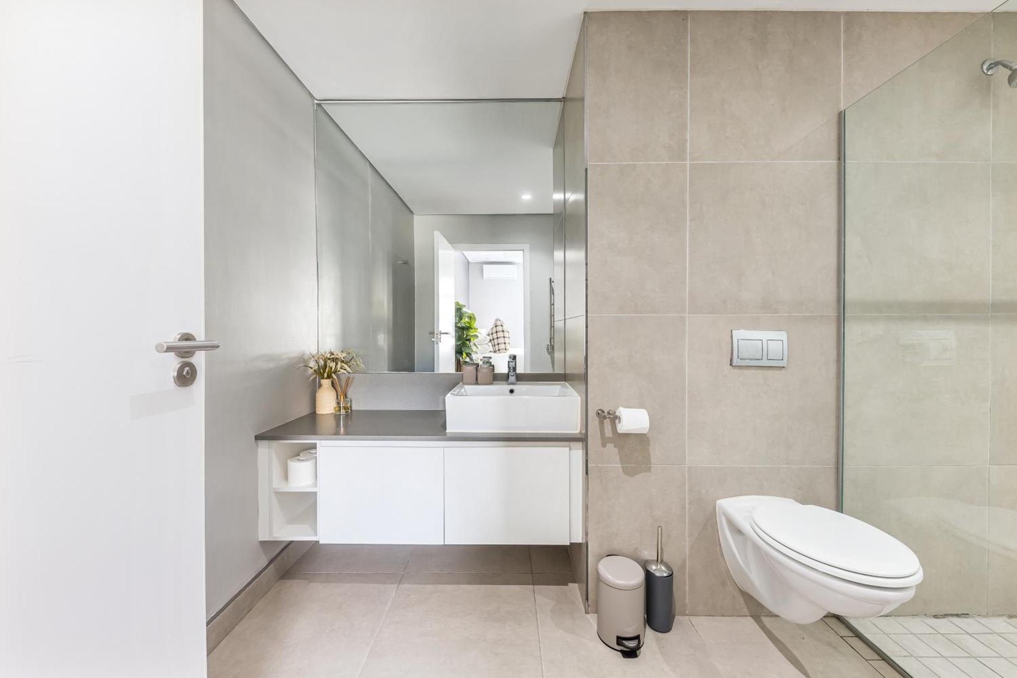 1 Bed With Balcony & Pool Thesentinel * Cape Town