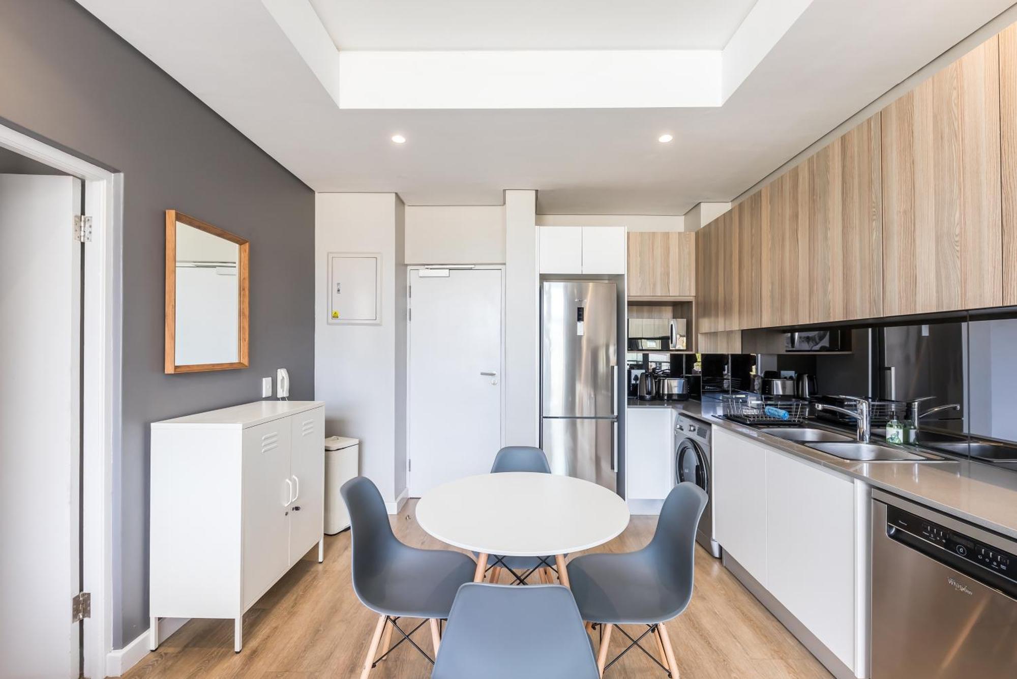 Apartment 1 Bed With Balcony & Pool Thesentinel Cape Town