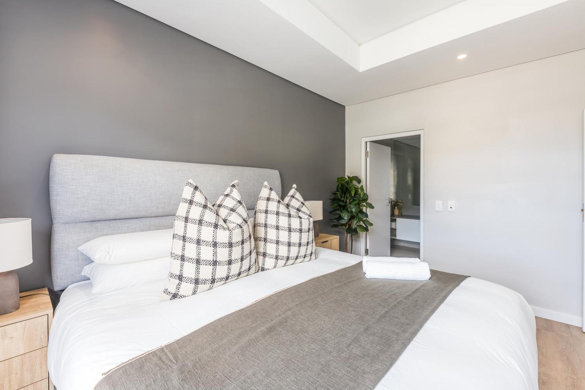 Apartment 1 Bed With Balcony & Pool Thesentinel