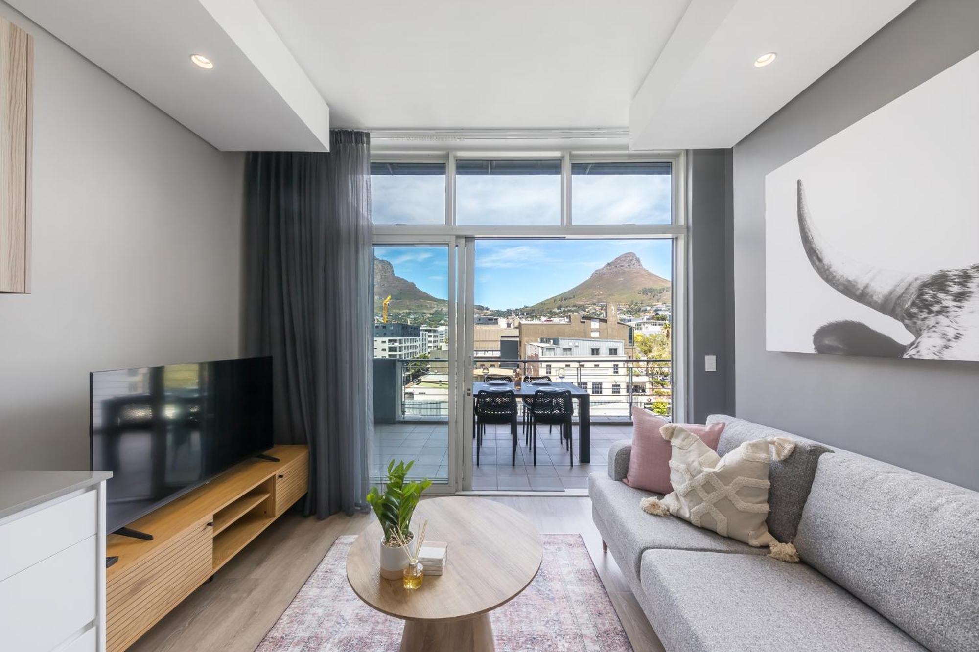 1 Bed With Balcony & Pool Thesentinel Apartment Cape Town