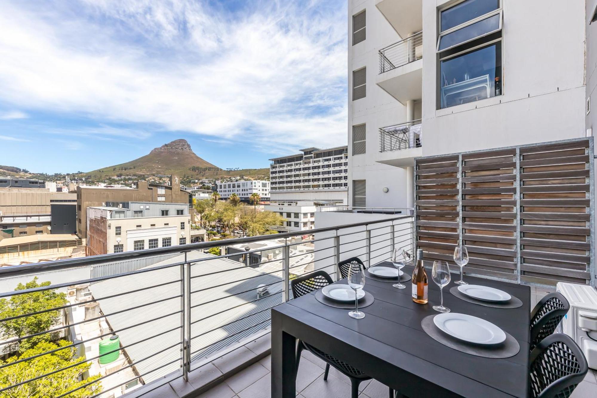 1 Bed With Balcony & Pool Thesentinel Cape Town
