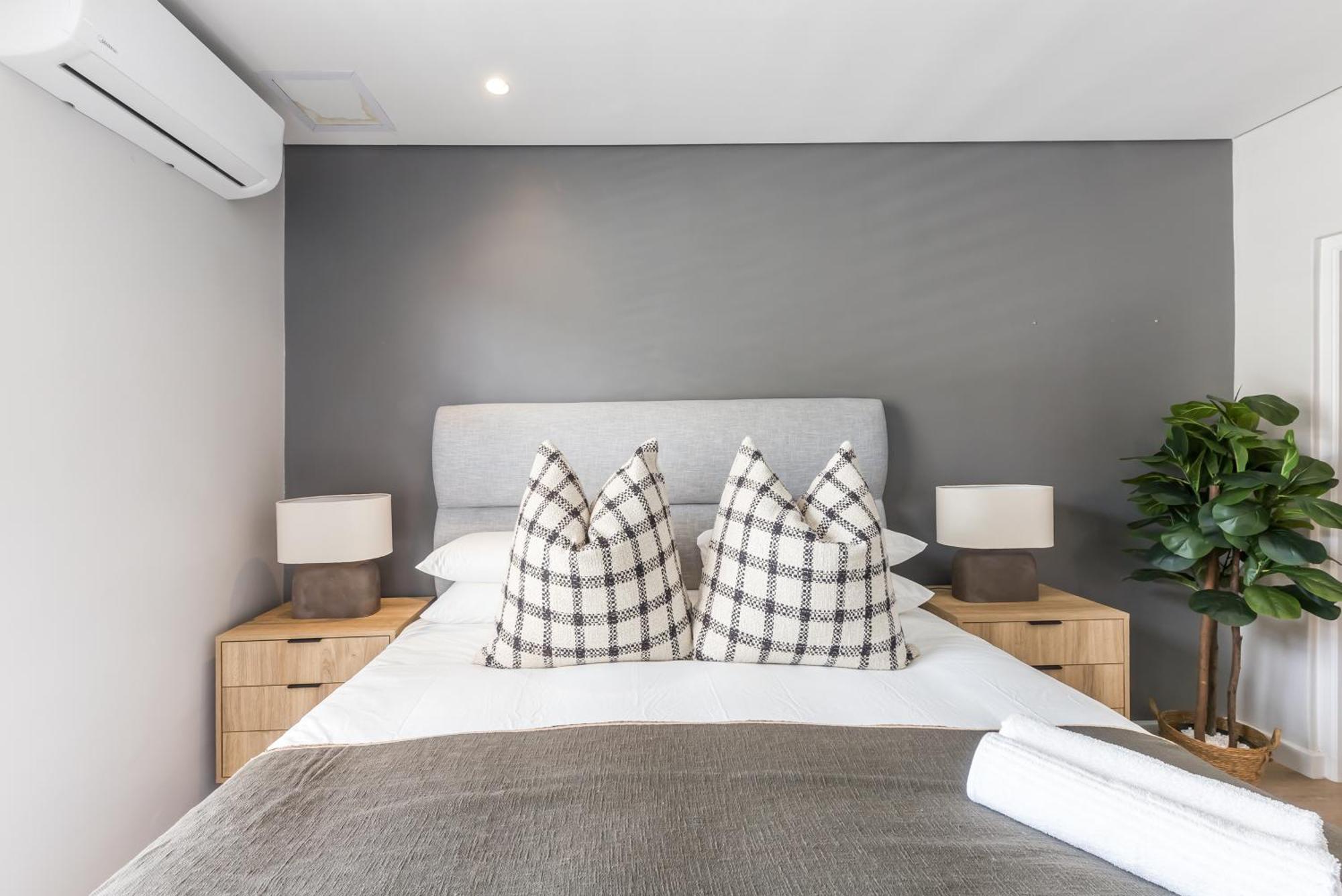 1 Bed With Balcony & Pool Thesentinel Apartment Cape Town